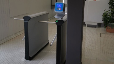 Турникеты Magnetic в общественном бассейне в Шопфхайме: 