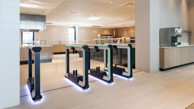 Распашной турникет mWing — штрих к совершенству для нового ресторана FAAC: 